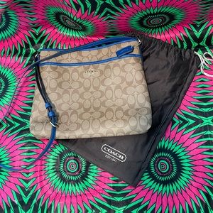 💙🤎Coach crossbody blue and brown. 14” x 12” x 3.5”